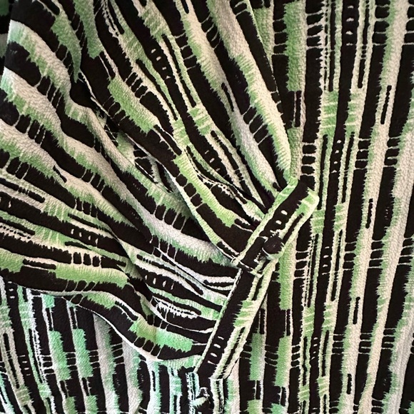 Jenn Geometric Romper Short Size: L - Picture 4 of 6